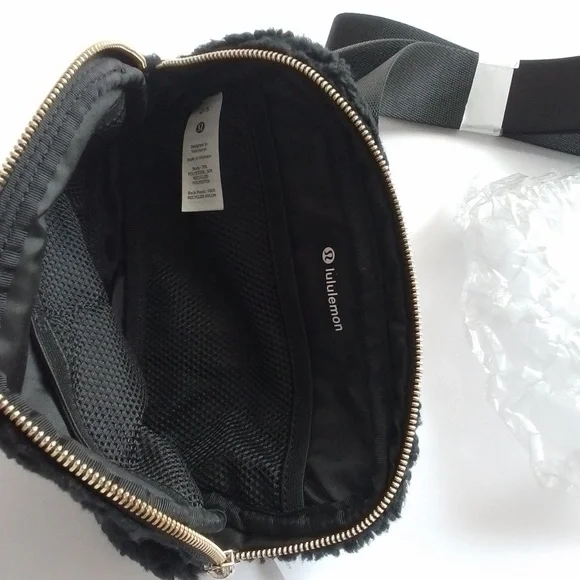 NEW Lululemon Athletica Everywhere Belt Bag Fleece Sherpa Black 1L - Picture 10 of 13